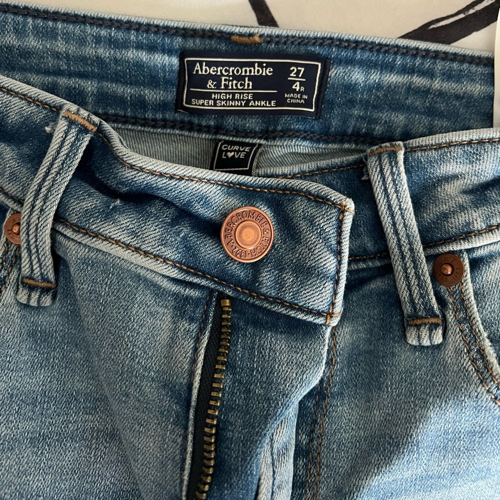 Abercrombie women’s jeans